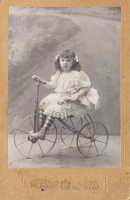 Девочка на велосипеде Фотография артикул 7088b.