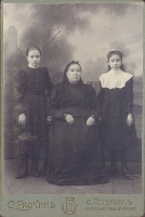 Портрет матери с дочерьми Фотография артикул 7105b.